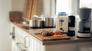 Apartment | Private kitchen | Oven, electric kettle, toaster