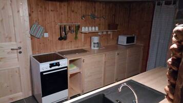 House | Private kitchen | Oven, electric kettle, toaster