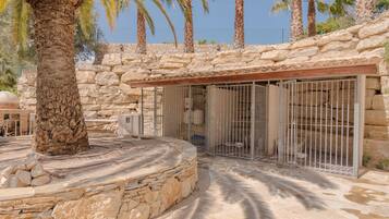 House | Pemandangan dari hartanah