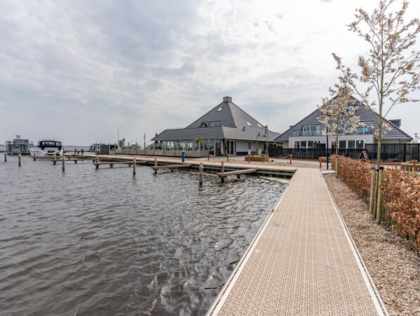 House | Exterior - Holiday Home in Sneek With Waterfront Jetty (Offingawier)