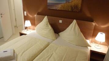 ํ์ฐ์ค | 2 ๊ฐ์ ์นจ์ค, ๊ฐ๊ฐ ๋ค๋ฅด๊ฒ ๊ฐ๊ตฌ ๋น์น, ๋ค๋ฆฌ๋ฏธ/๋ค๋ฆฌ๋ฏธํ