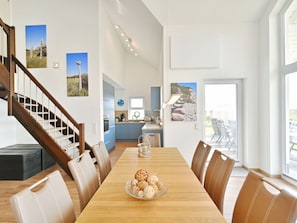 Dining - "sea Time" Modern Retreat (Trent)