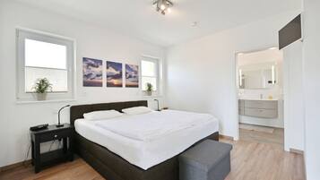 3 bedrooms, individually furnished, iron/ironing board