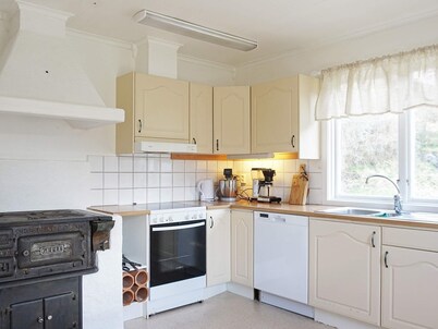 9 Person Holiday Home in Hallevadsholm-by Traum