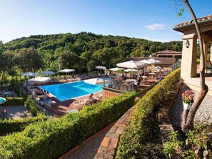 Apartment | Pool | Outdoor pool - Spacious Apartment With Bubble Bath (Monteverdi Marittimo)