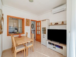Apartment | Dining - Sea-view Stay, Torrevieja (Torrevieja)
