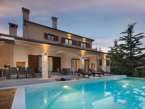 Outdoor pool - Villa Terra Comfortable Holiday Residence (Labin)