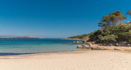 Elegant Apartment Near Baja Sardinia Beach