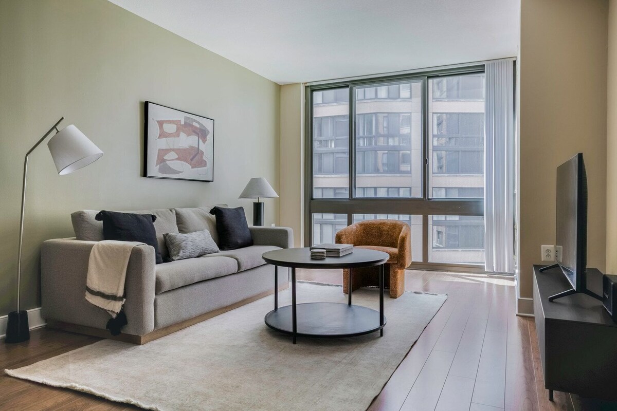 Wonderful Mt Vernon 1BR w/ Gym & Roof Pool, nr Dining, by Blueground