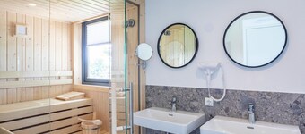 Cozy Villa With sun Shower and Sauna