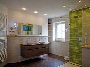 Apartment | Bathroom - Holiday Home Rugen-dream (Poseritz)
