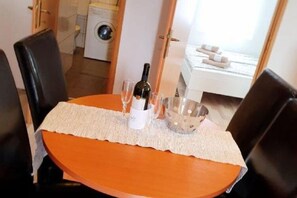 Dining - Sunny Pool Apartments - One Bedroom Apartment With Sea View (Jasenice)
