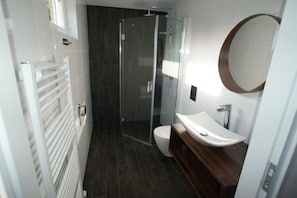 Apartment | Bathroom - Holiday Apartment Lavender (Sint Maartensvlotbrug)