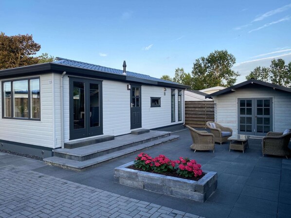 Exterior - Nice Chalet With Garden in Friesland (Tzummarum)