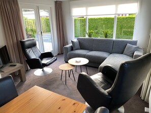 Living room - Nice Chalet With Garden in Friesland (Tzummarum)