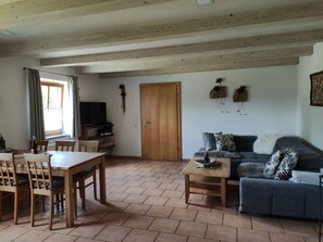 Dining - Attractive Apartment in Bavaria (Schoellnach)