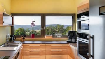 Apartment | Private kitchen | Oven, toaster