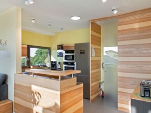 Apartment | Private kitchen | Oven, toaster - Mosel Sky Lounge With Loggia & Panoramic View (Kenn)