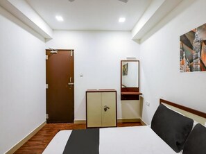 Economy Double Room | Premium bedding, minibar, laptop workspace, soundproofing - Hotel Le Hayat Residency (Uttiramerur)