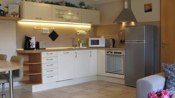 House | Private kitchen | Oven, electric kettle, toaster, highchair