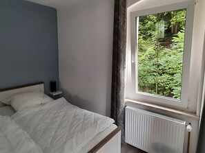 Apartemen | 2 kamar tidur dan dilengkapi dengan perabotan berbeda-beda