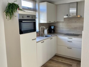 Private kitchen - Holiday Apartment Het Zeepaardje (Egmond aan Zee)