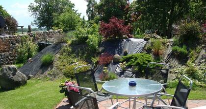 Yellow - Peter's Modern Retreat