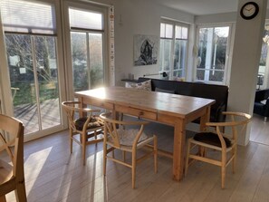 Dining - Holiday Home With Garden Terrace Near Baltic Sea (Wendtorf)