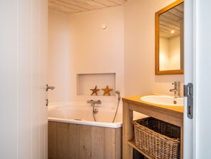 Villa | Bathroom