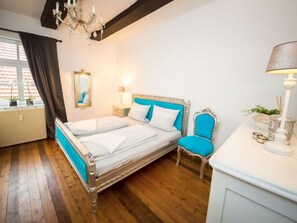 Casa | 4 habitaciones, muebles diferentes y tabla de planchar con plancha 
