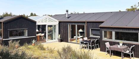 House | Outdoor dining