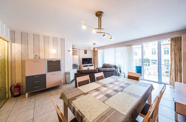 Living area - Apartment With 2 Bedrooms and Large Terrace (Middelkerke)