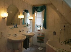 House | Bathroom - Yuan Comfortable Holiday Residence (Bruchweiler-Baerenbach)