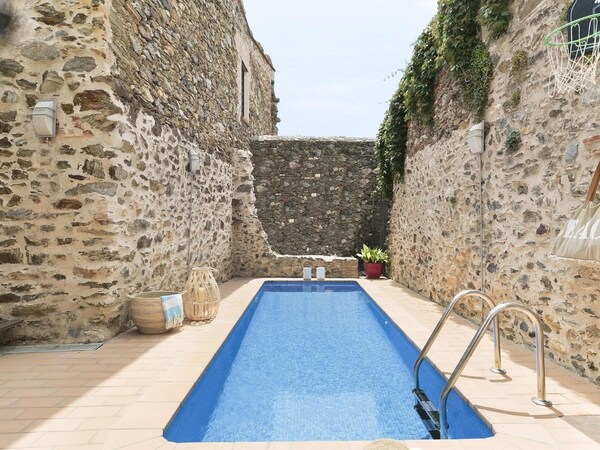 Belvilla By Oyo Holiday Home In Garriguella - Garriguella