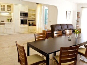 Villa | Dining - Adorable Villa With Swimming Pool and sea View (Supetar)