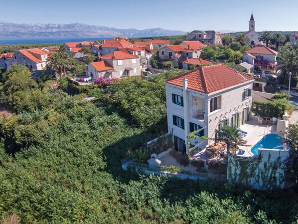 Villa | Basseng | Innendørsbasseng og utendørsbasseng