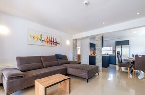 Living area - Villa Dvor Comfortable Holiday Residence (Vodnjan)