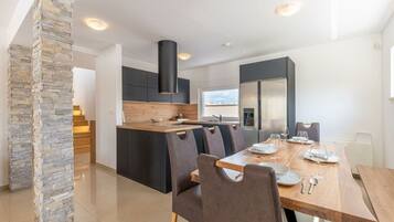 Villa | Private kitchen | Oven