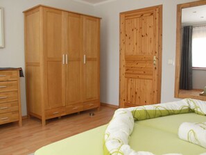 House | 1 bedroom, individually furnished, iron/ironing board - "Am Barschsee" Comfortable Holiday Residence (Hoppegarten)