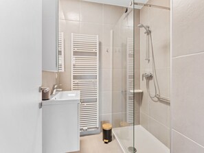 Bathroom - Apartment Near Train Station (Blankenberge)
