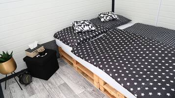 Nhà | 2 phòng ngủ, trang bị nội thất với thiết kế riêng biệt, bộ trải giường