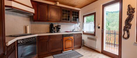 Casa | Cucina privata | Bollitore elettrico, seggiolone