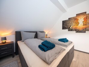 4 bedrooms, individually furnished, bed sheets - Serene Stay by the Moselle (Nehren)