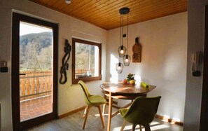 Dining - Serene Stay by the Moselle (Nehren)
