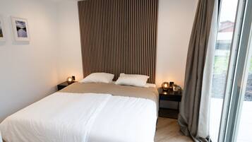 3 bedrooms, bed sheets