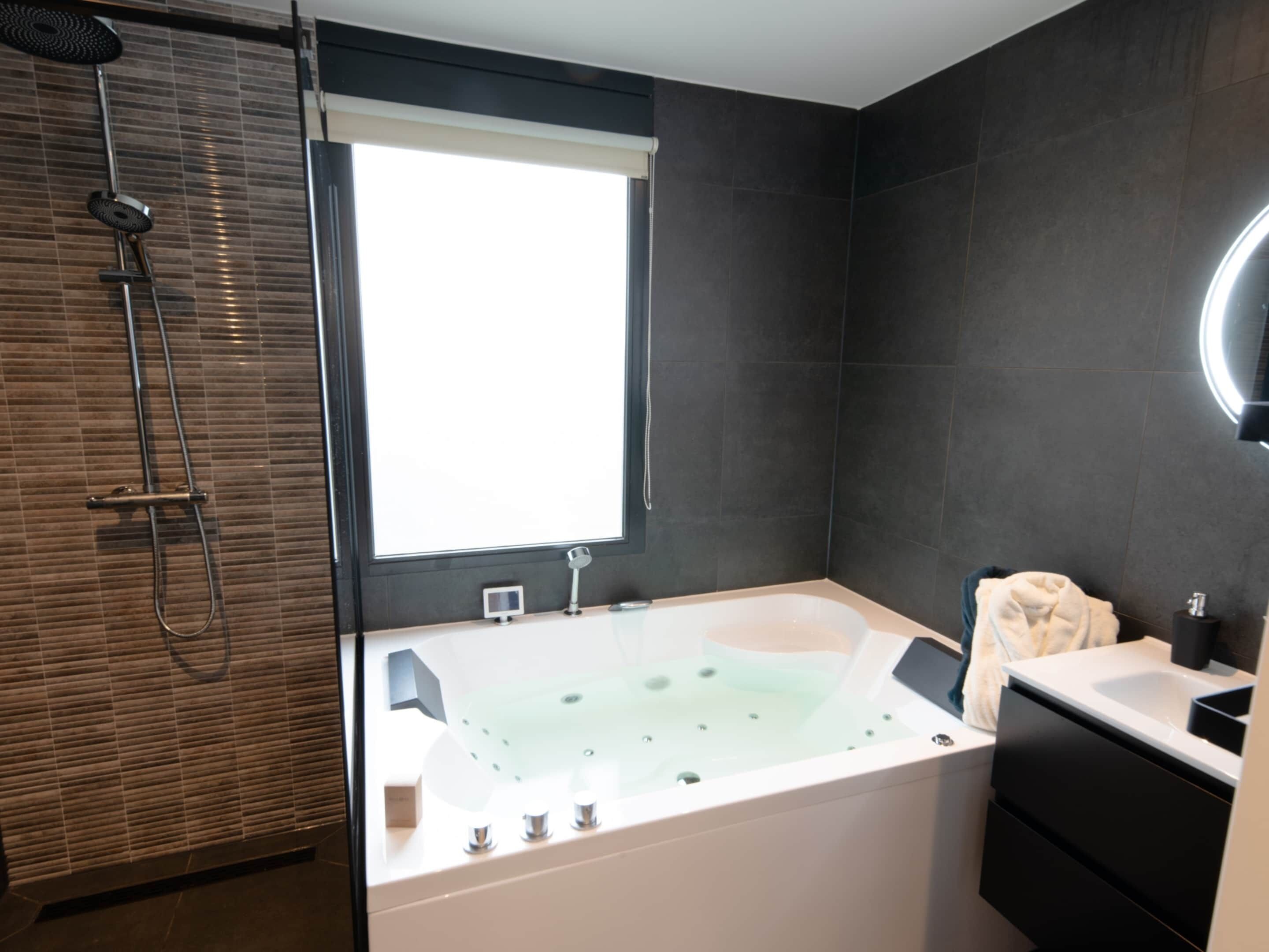 House | Bilik Mandi