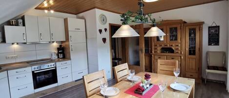 Appartement | Privékeuken | Een oven, een waterkoker, een broodrooster