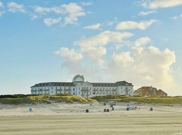 On the beach - Nice Holiday Home With Terrace (Juist)