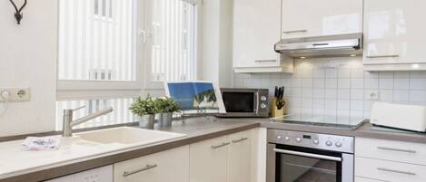 LÀgenhet | Eget kök | Ugn och brödrost