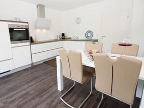 Apartamento | Cozinha privada | Fogão, chaleira elétrica, torradeira